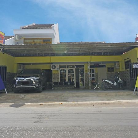 Putih Mulia Homestay Syariah Lumajang Exteriör bild