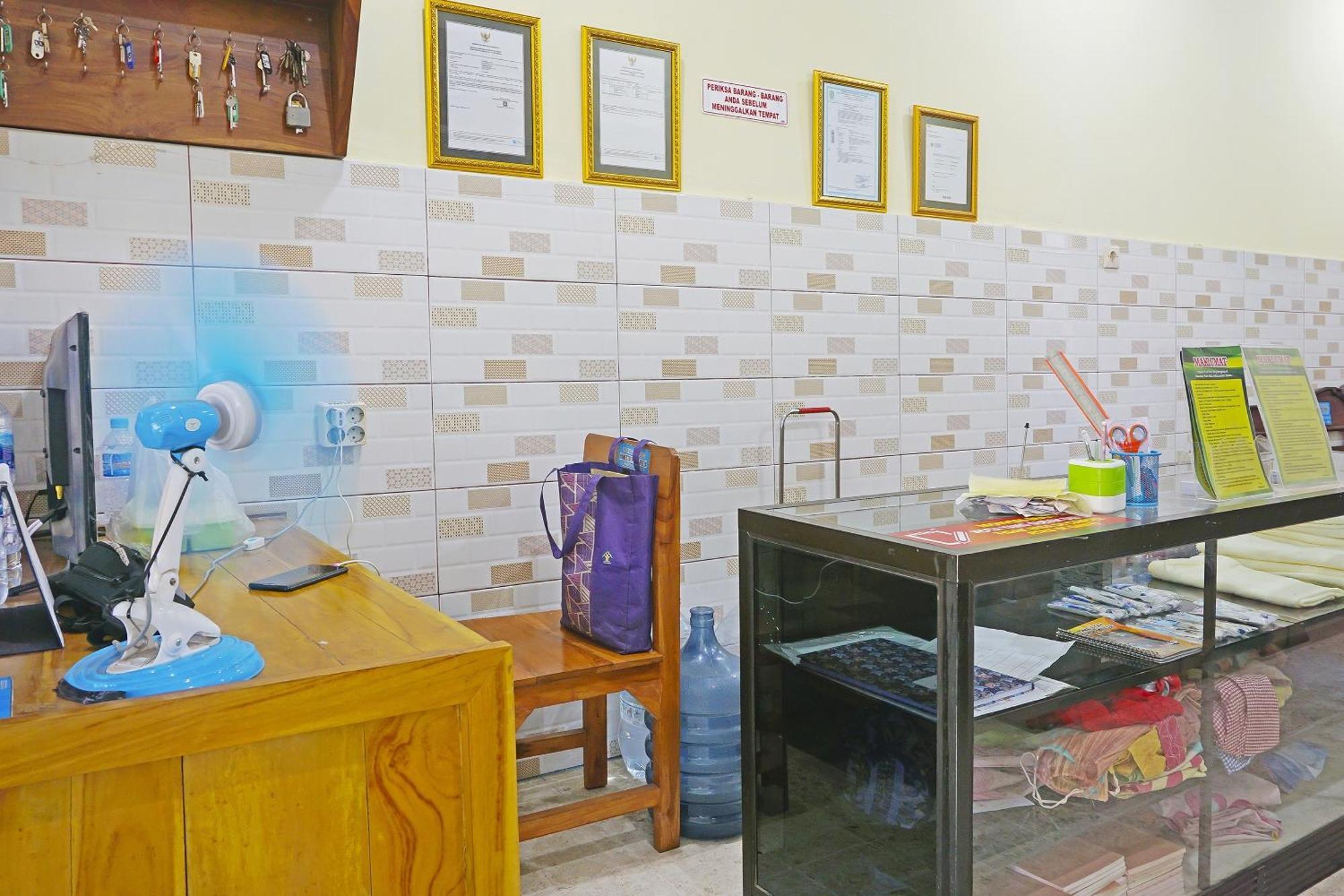 Putih Mulia Homestay Syariah Lumajang Exteriör bild