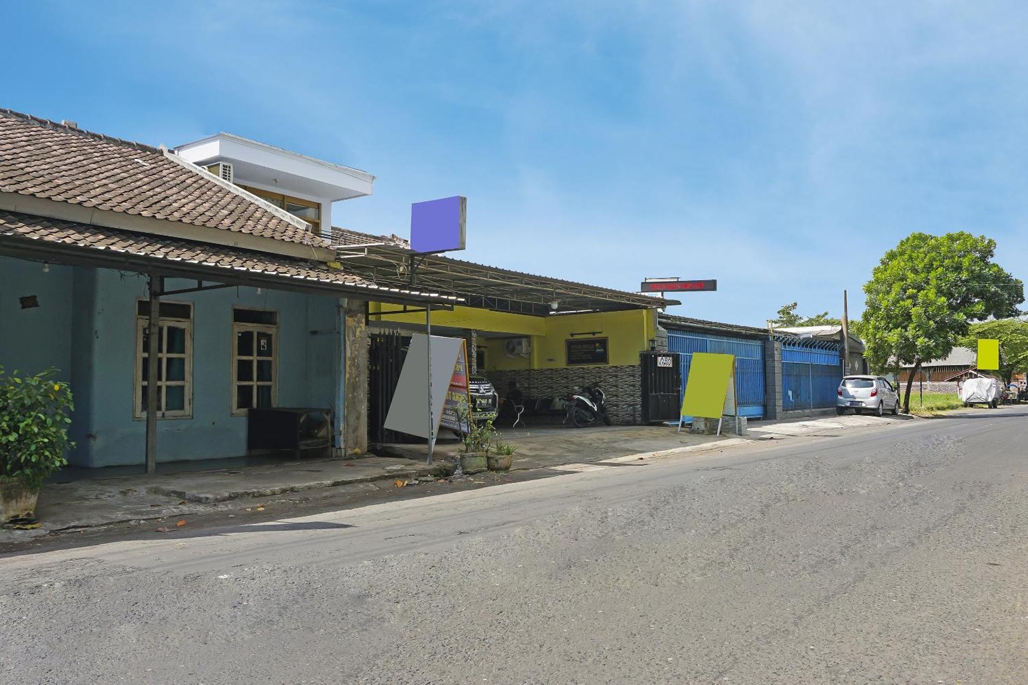 Putih Mulia Homestay Syariah Lumajang Exteriör bild