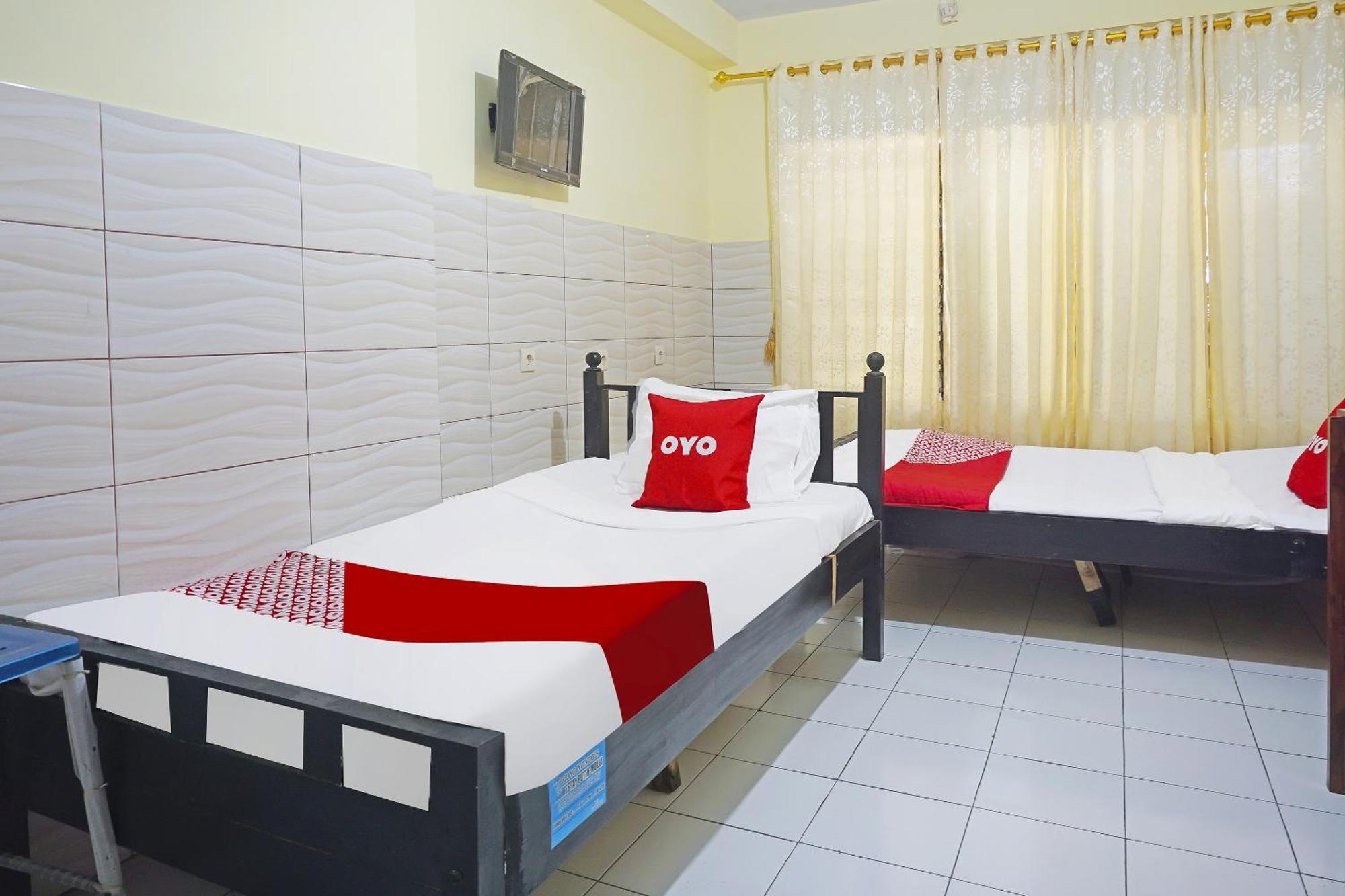 Putih Mulia Homestay Syariah Lumajang Exteriör bild